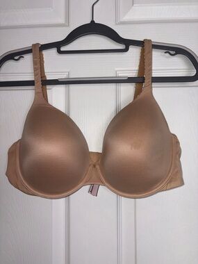 Victoria's Secret Smooth Molded T-Shirt Bra in Nude Tan